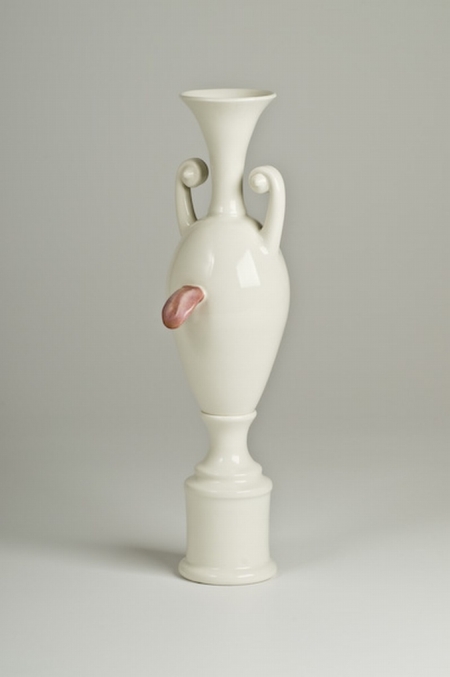 Petit vase irreverencieux - 2009 - Porcelaine, glacure. 49.3 x 12.7 x 16.5 cm - 19 3/8  x 5 x 6 1/2 in.
