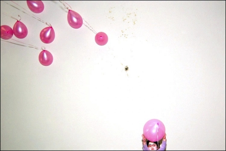 049-pink-balloon-girl