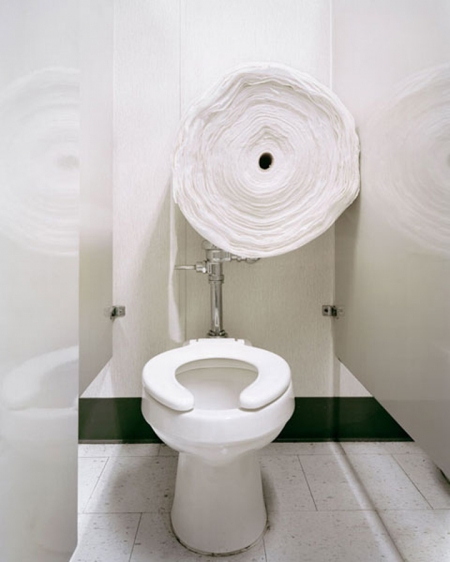007-toilet-paper-totem